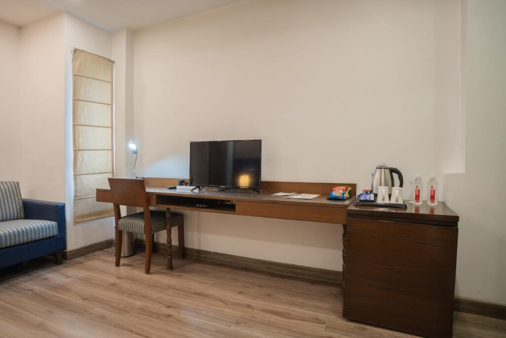 dlf-phase-2-executive-room-1