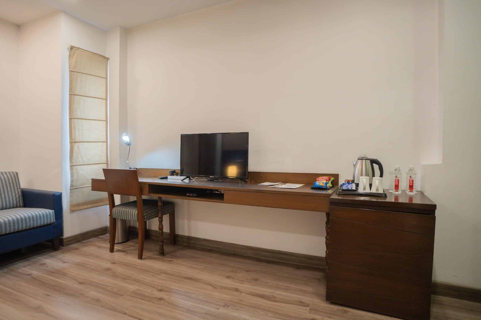 dlf-phase-2-executive-room-1