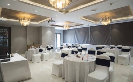 conference hall round set up1-min