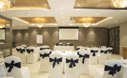 conference hall round set up3-min